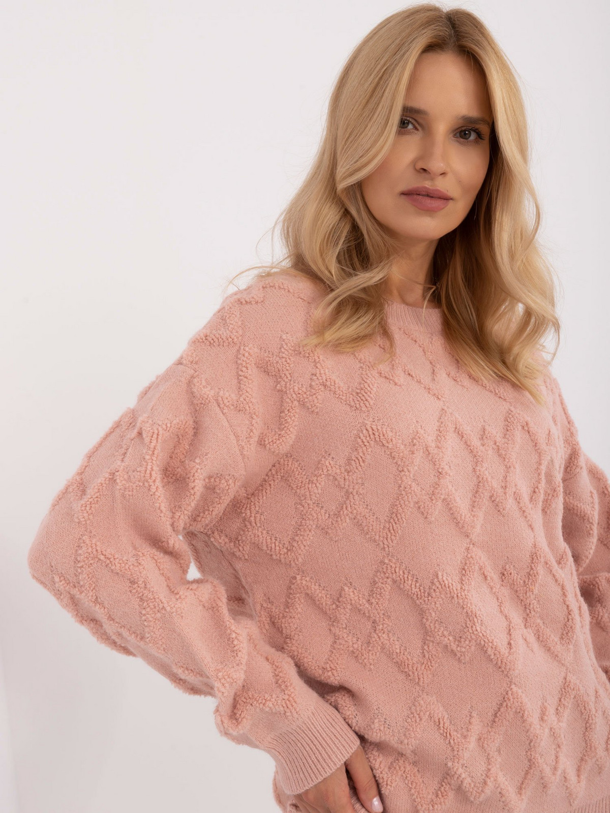 Light pink oversize sweater with round neckline