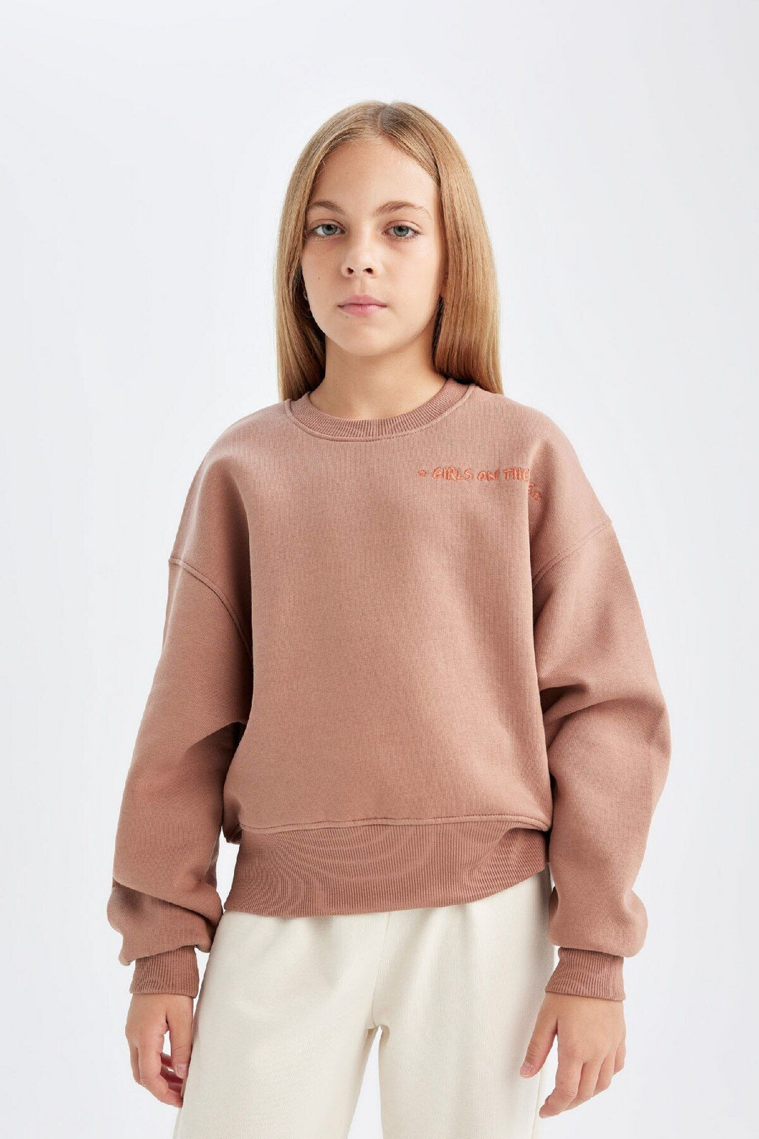 DEFACTO Girl Relax Fit Crew Neck Slogan Printed Low Sleeve Sweatshirt