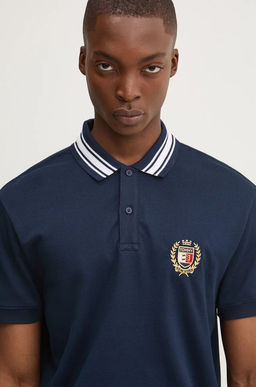 Polo tričko Tommy Jeans pánske, tmavomodrá farba, s nášivkou, DM0DM19624