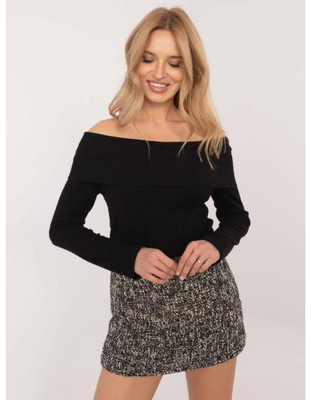 Čierny dámsky sveter s odhalenými ramenami