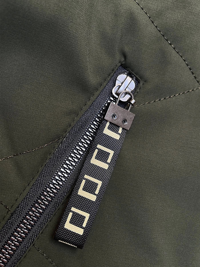 Krátka dámska bunda v army farbe so stojačikom (5M3161) odstíny zelené S (36)