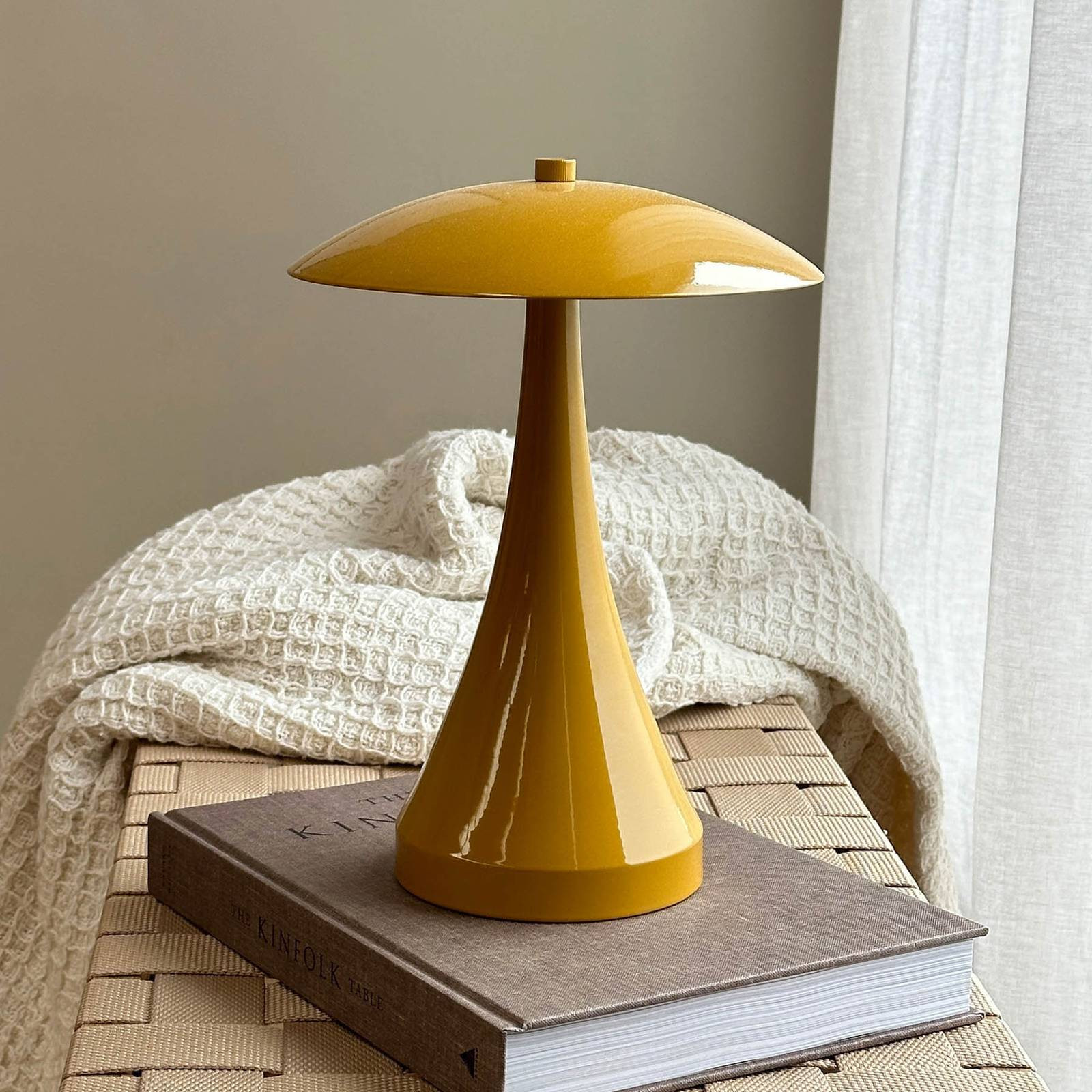 Dyberg Larsen LED dobíjacia stolová lampa Vienna, kari, výška 28 cm