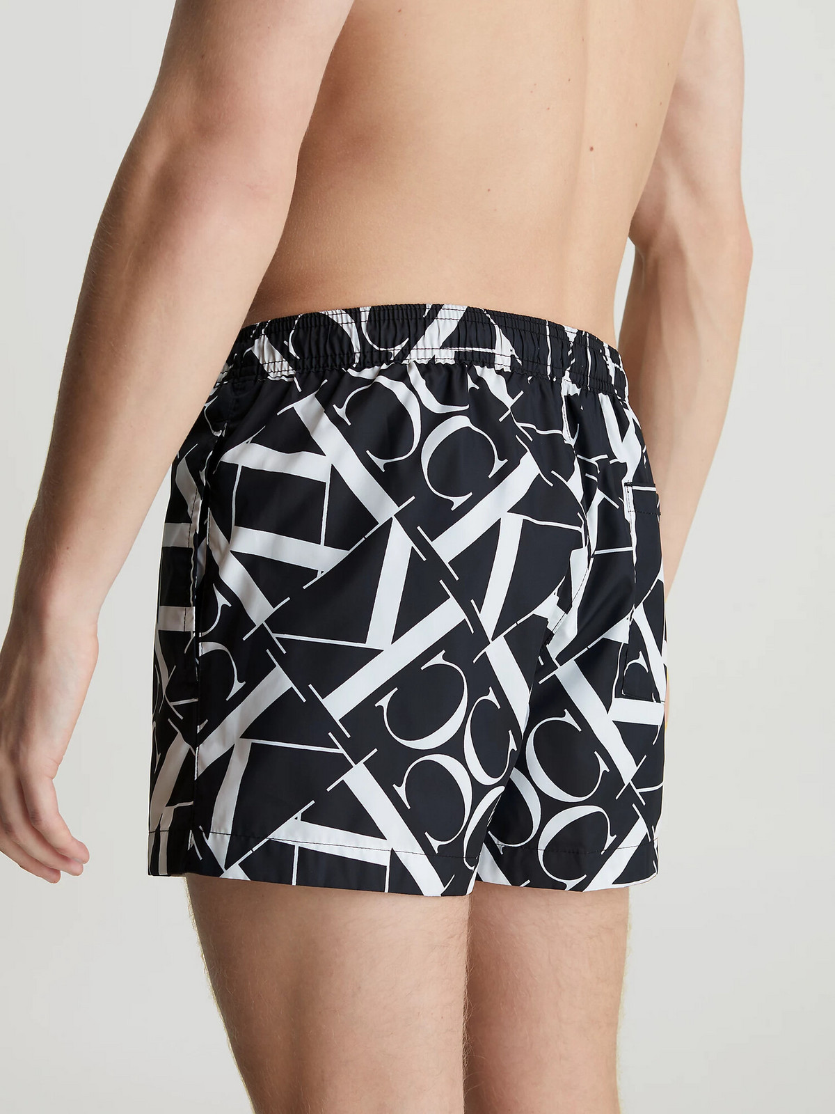Pánske plavky KM0KM00968 0GK čierno-biela potlač - Calvin Klein M