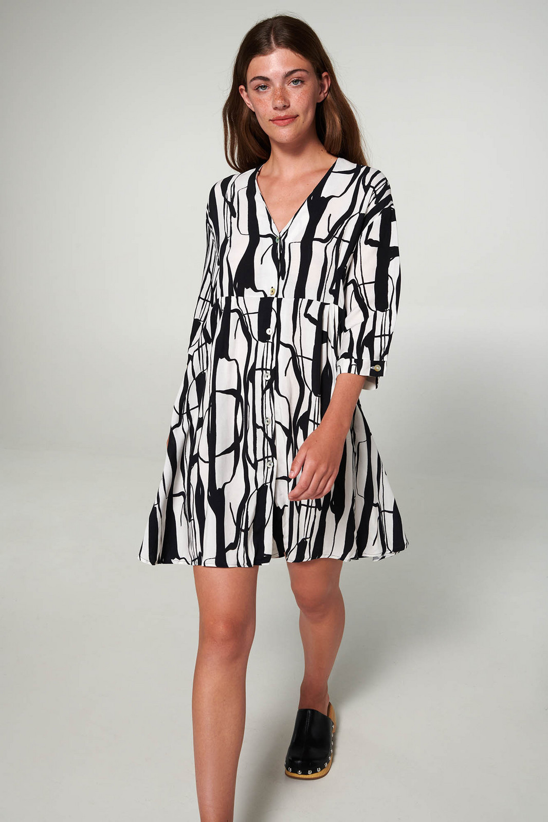 Vamp - Šaty s potlačou a gombíkmi 20440 - Vamp black XXL