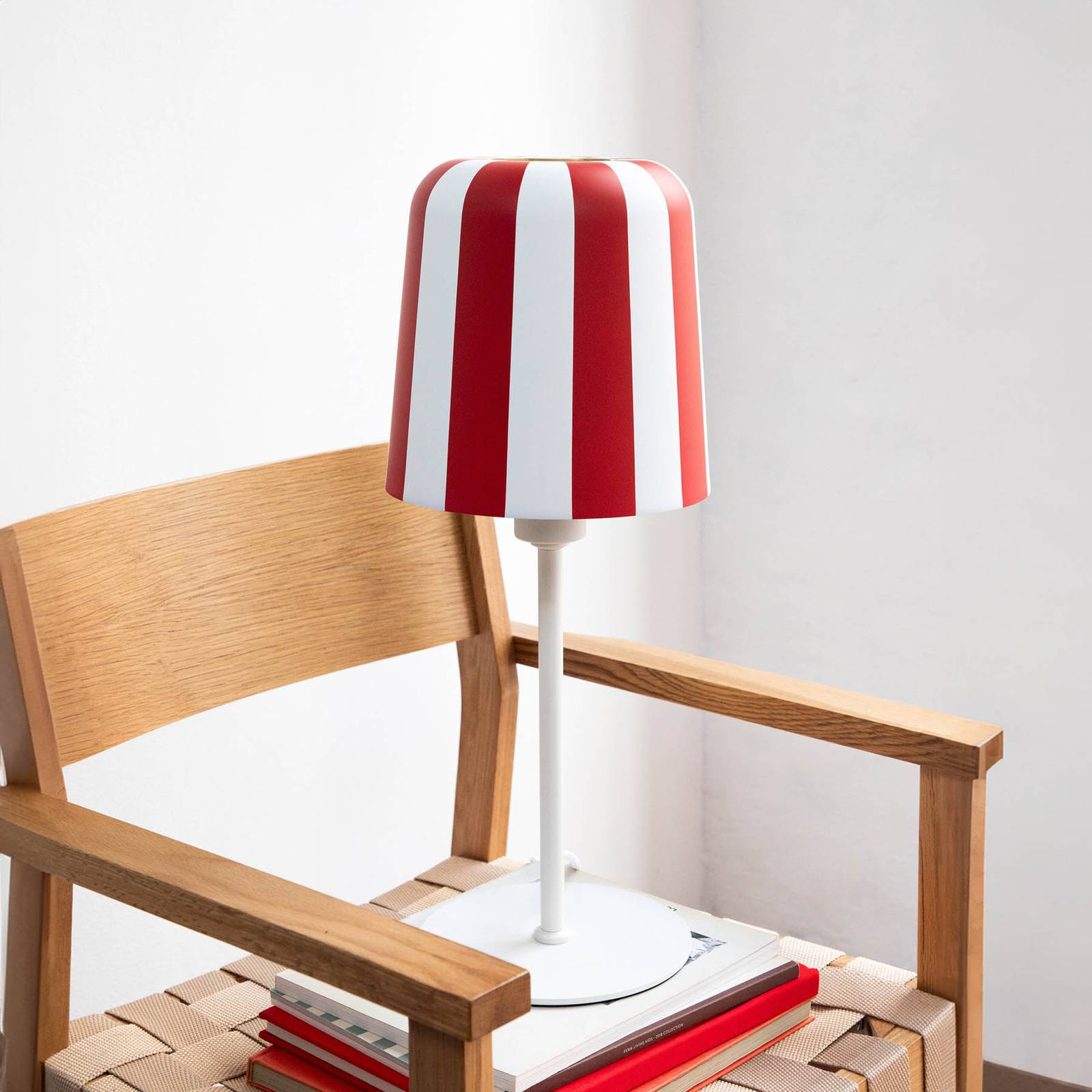 Dyberg Larsen stolová lampa Gry, červená/biela, výška 49,5 cm, kov