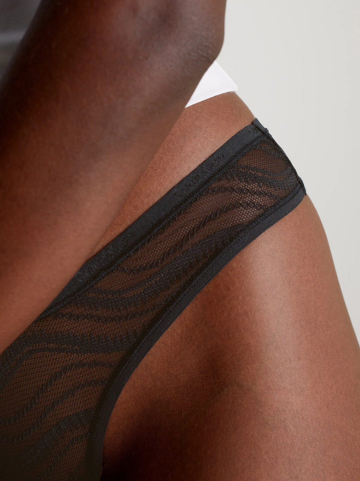 Dámske tangá 000QD3971E UB1 Black - Calvin Klein L