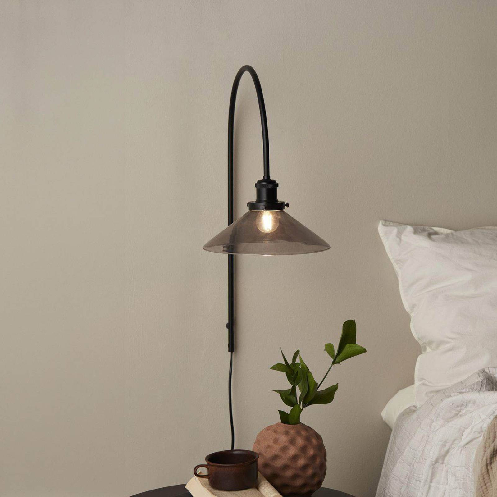 PR Home nástenné svietidlo August, čierne, hladké sklo, Ø 25 cm