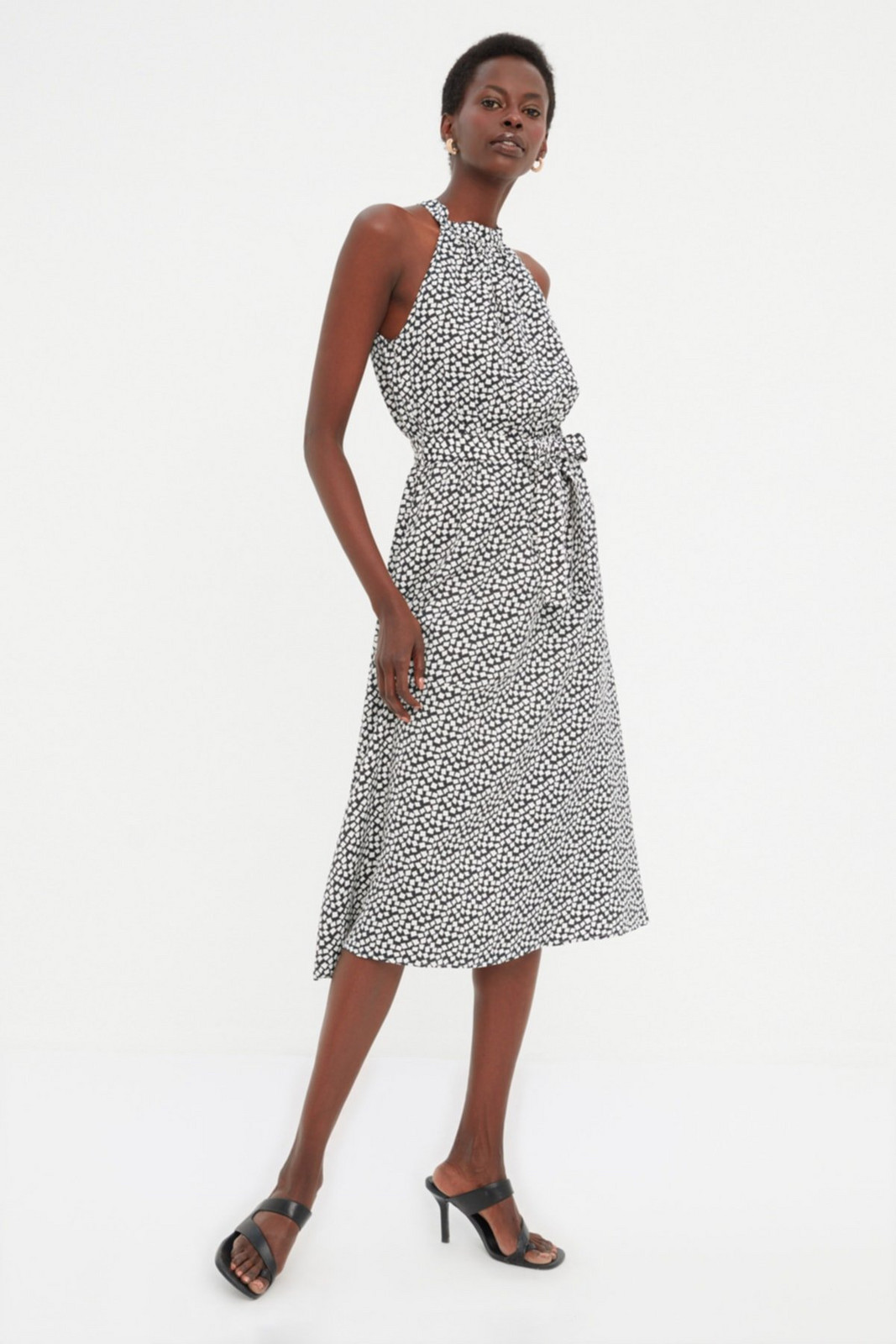 Trendyol čierne šaty s pásom