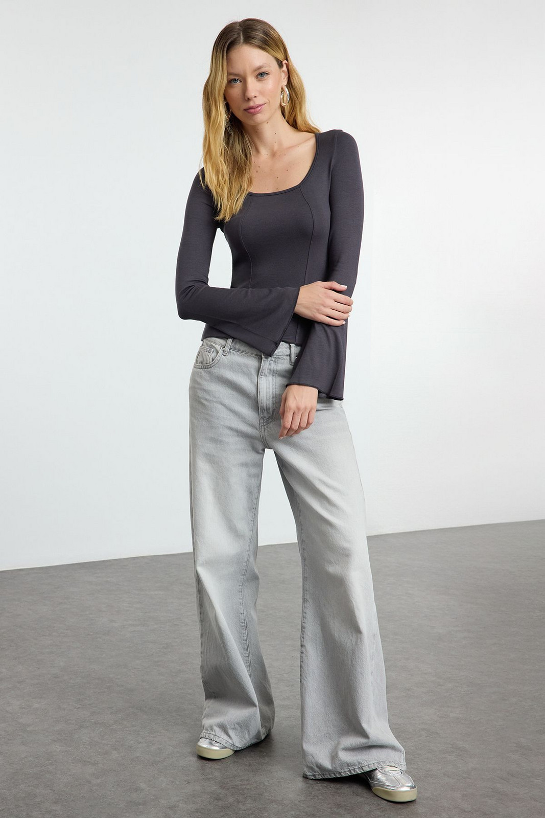 Trendyol Anthracite Fitted/Fits the Body Seam Detailed Pool Neck Flexible Knitted Blouse