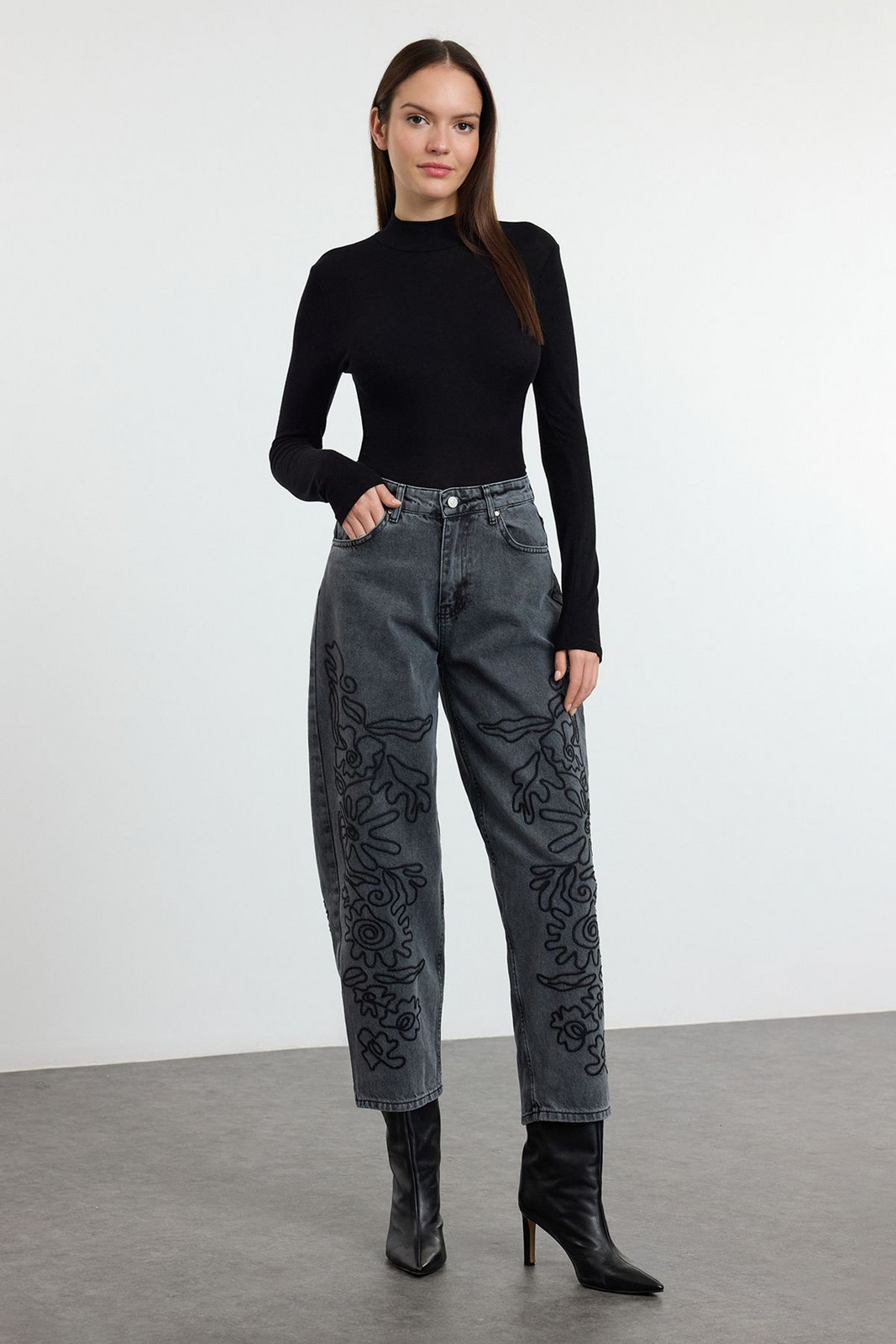Trendyol Anthracite Embroidered High Waist Balloon Jeans
