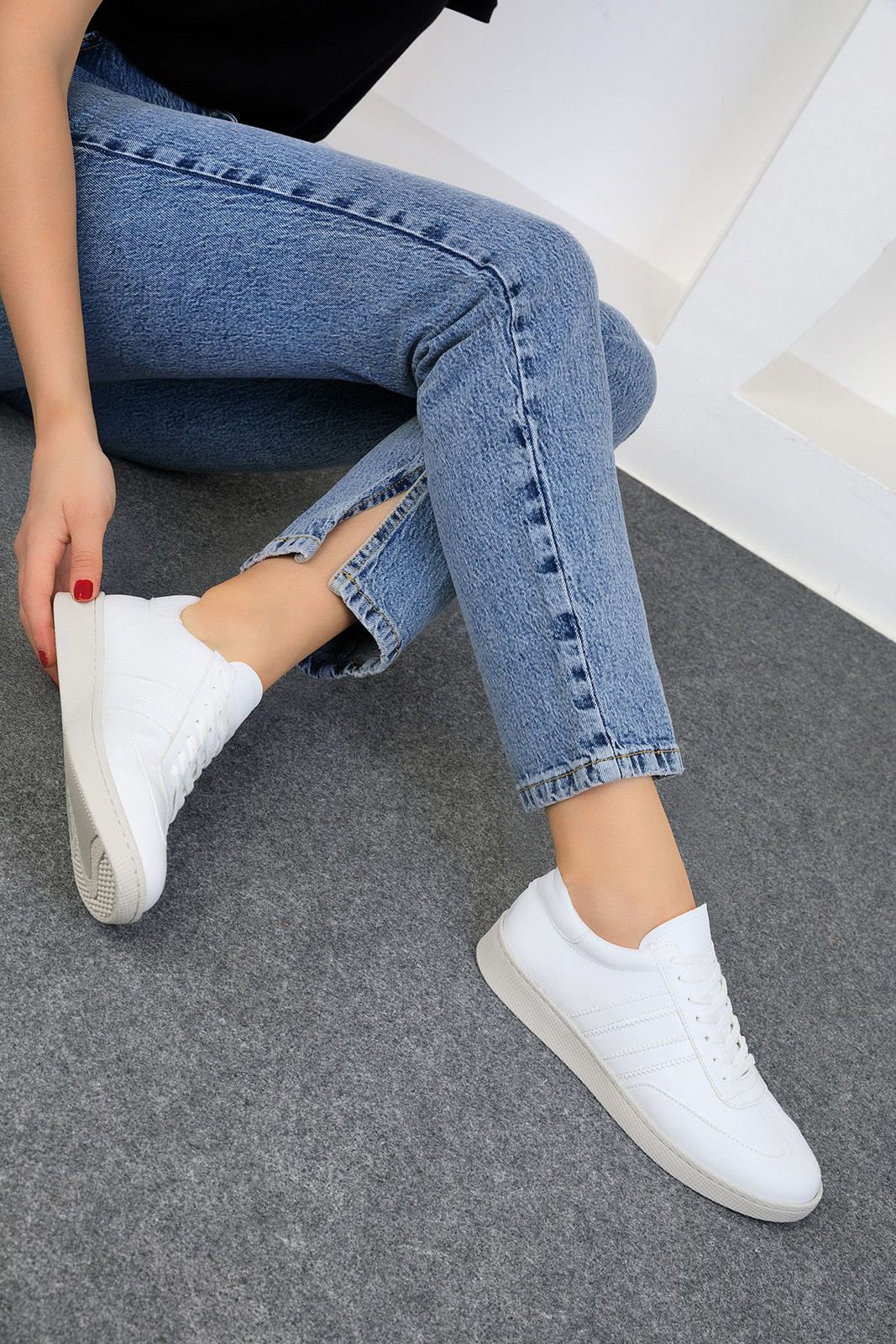 Soho Women's White Sneakers 19075