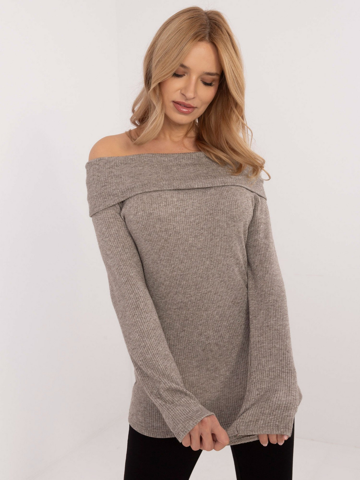 Dark beige sweater with shiny thread