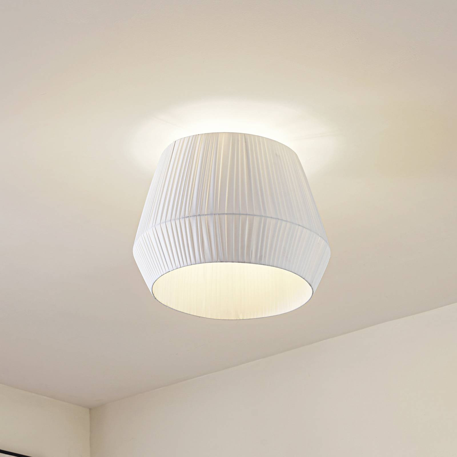 Stropné svietidlo Lindby Vitore, Ø 50 cm, textil, biela