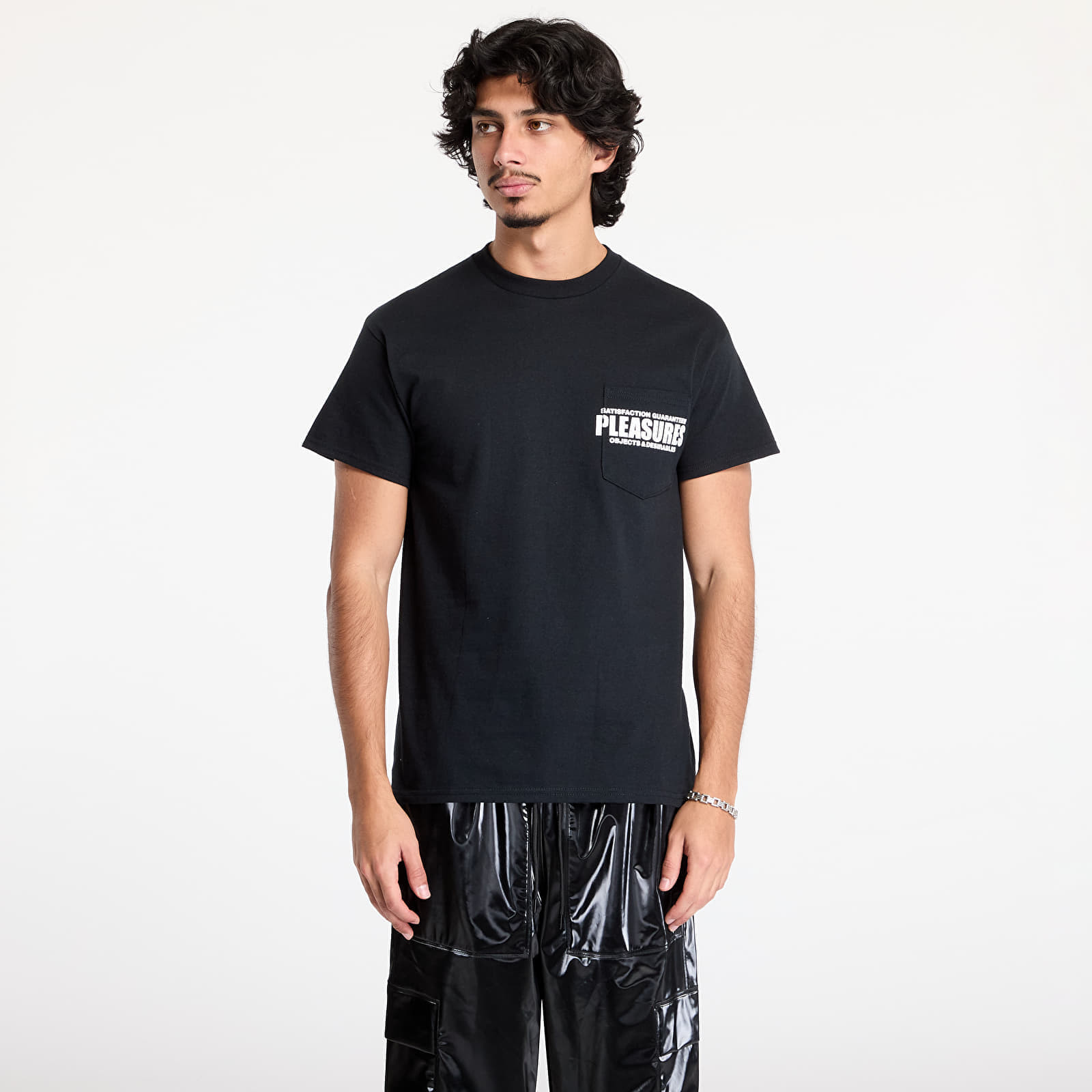 Tričko PLEASURES Staff Pocket T-Shirt Black XL