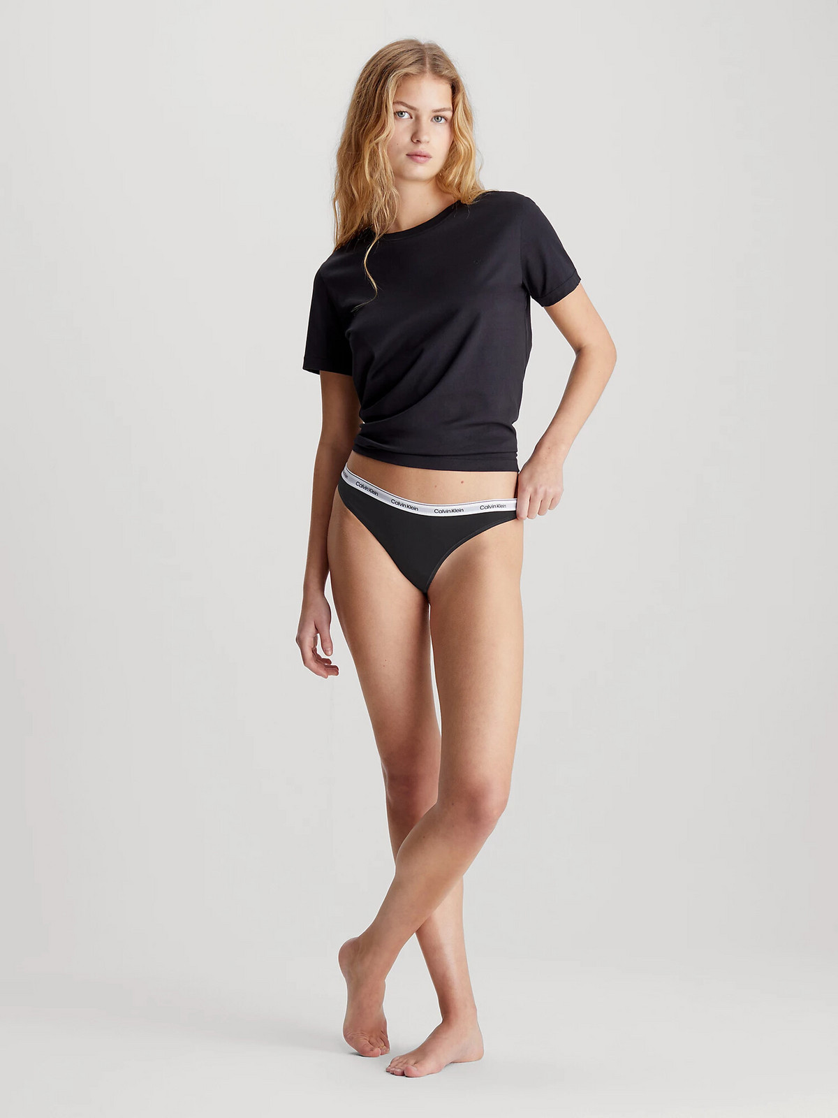 Dámske tangá 000QD5043E UB1 black- Calvin Klein M