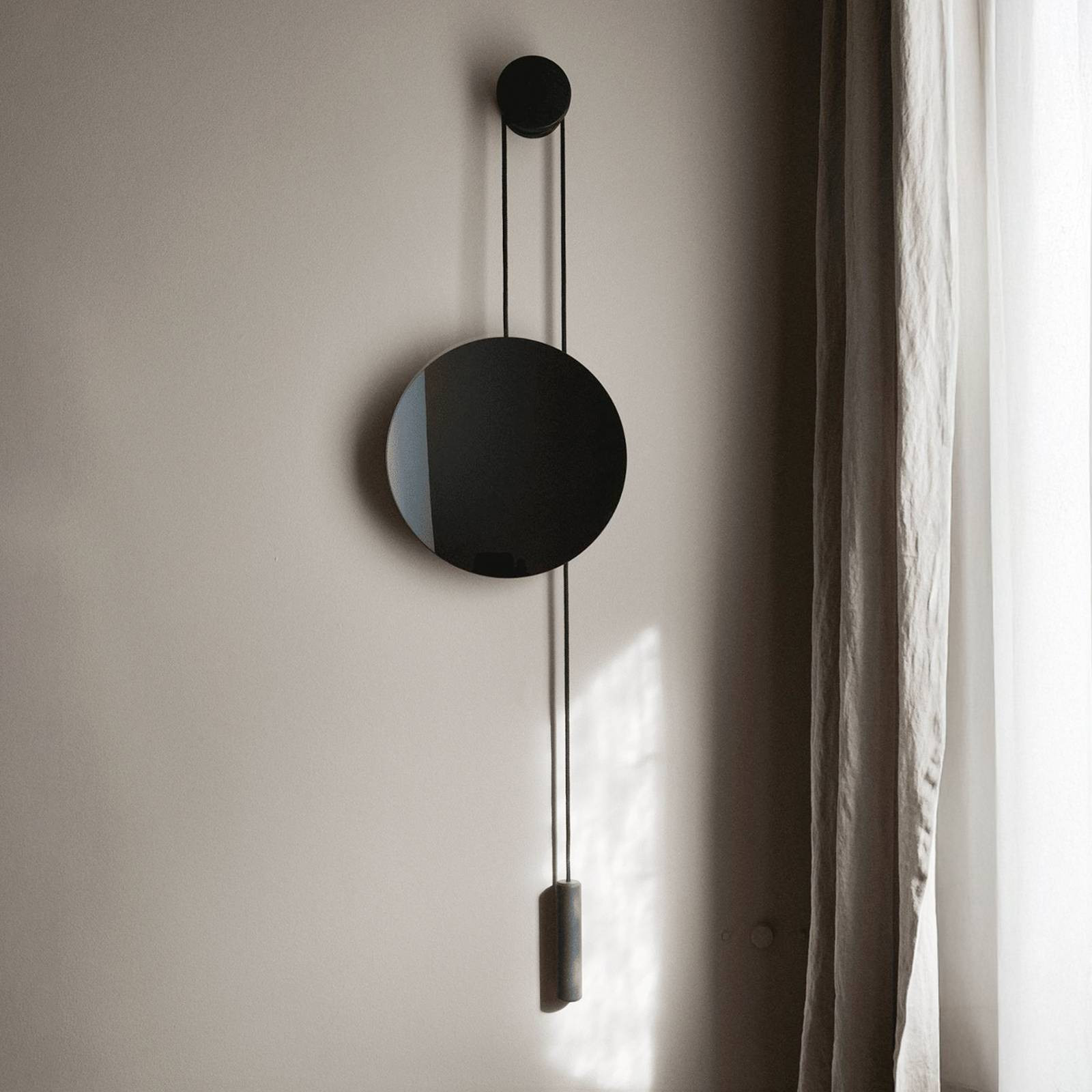 New Works zrkadlo Rise and Shine, čierne, Ø 45 cm, sklo