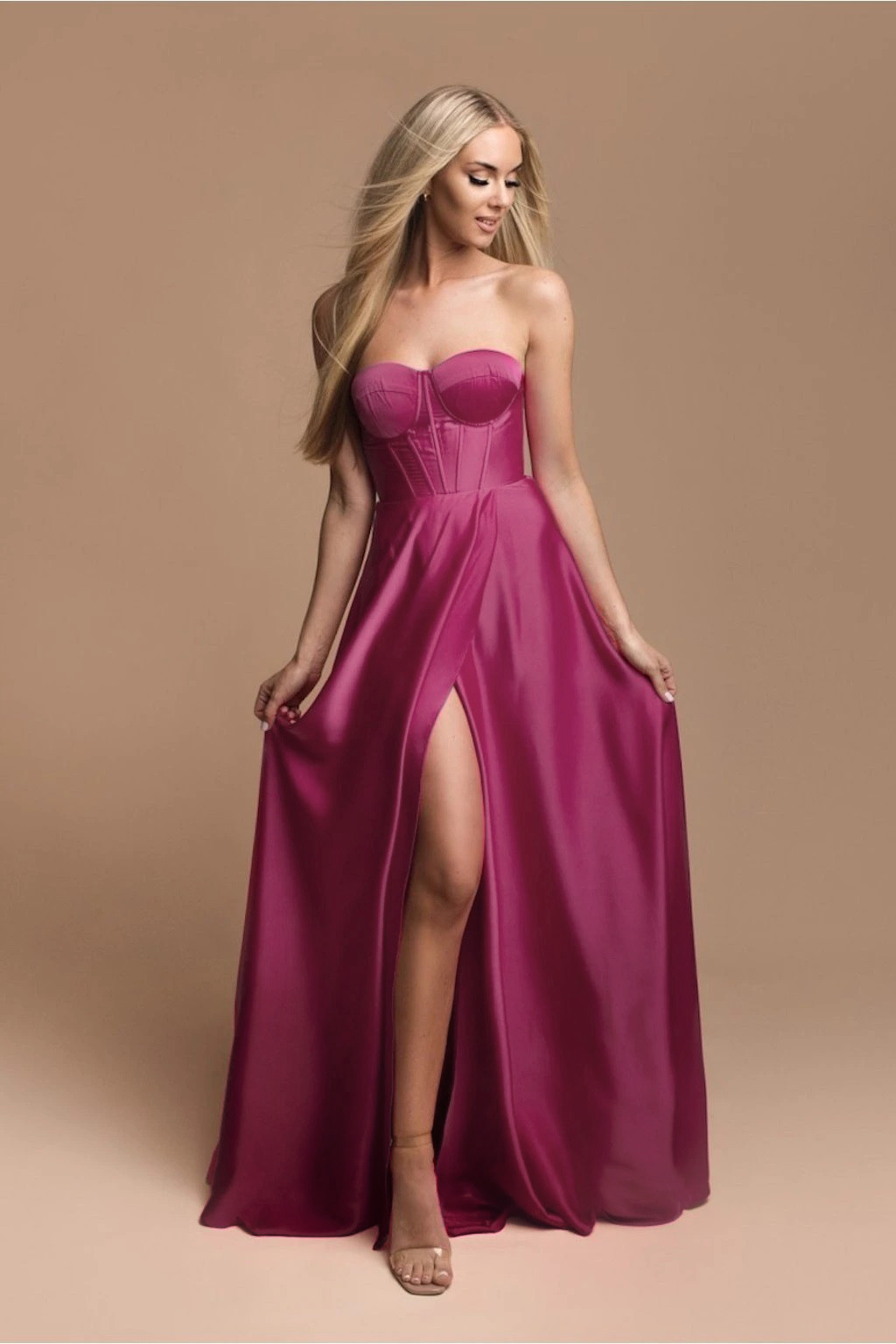 Tmavoružové spoločenské šaty s korzetom Veľkosť: S