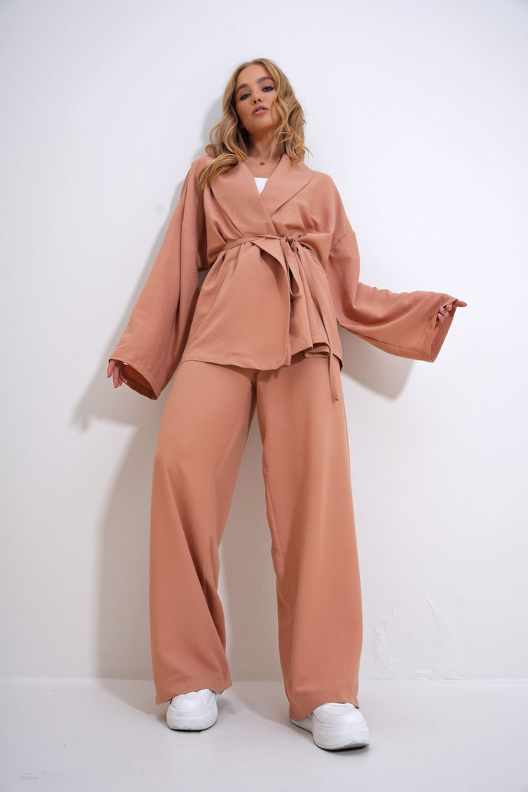 Trend Alaçatı Stili Women's Powder Wrinkled Look Blazer Jacket Top and Bottom Set