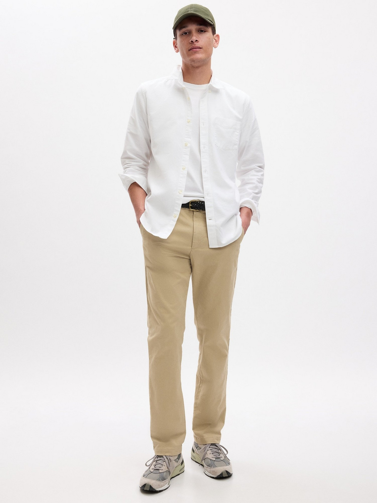 GAP Pants modern khakis in straight fit with Flex - Men