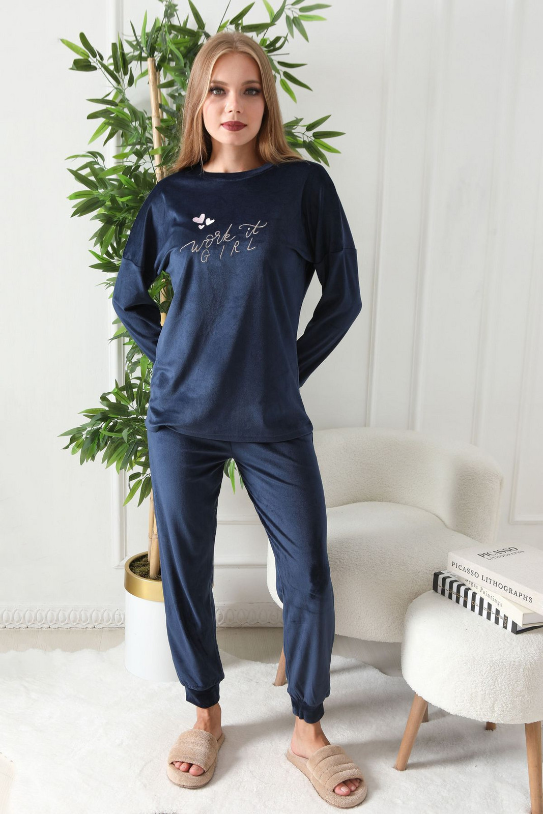 Trendyol Navy Blue Heart and Slogan Embroidered Velvet Knitted Pajama Set