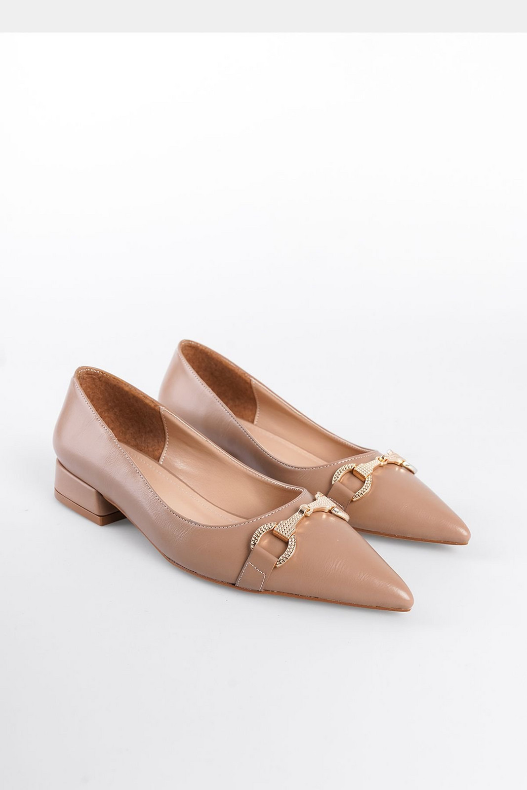Capone Outfitters Pointed Toe Short Heeled Women's Shoes with Stone Buckle