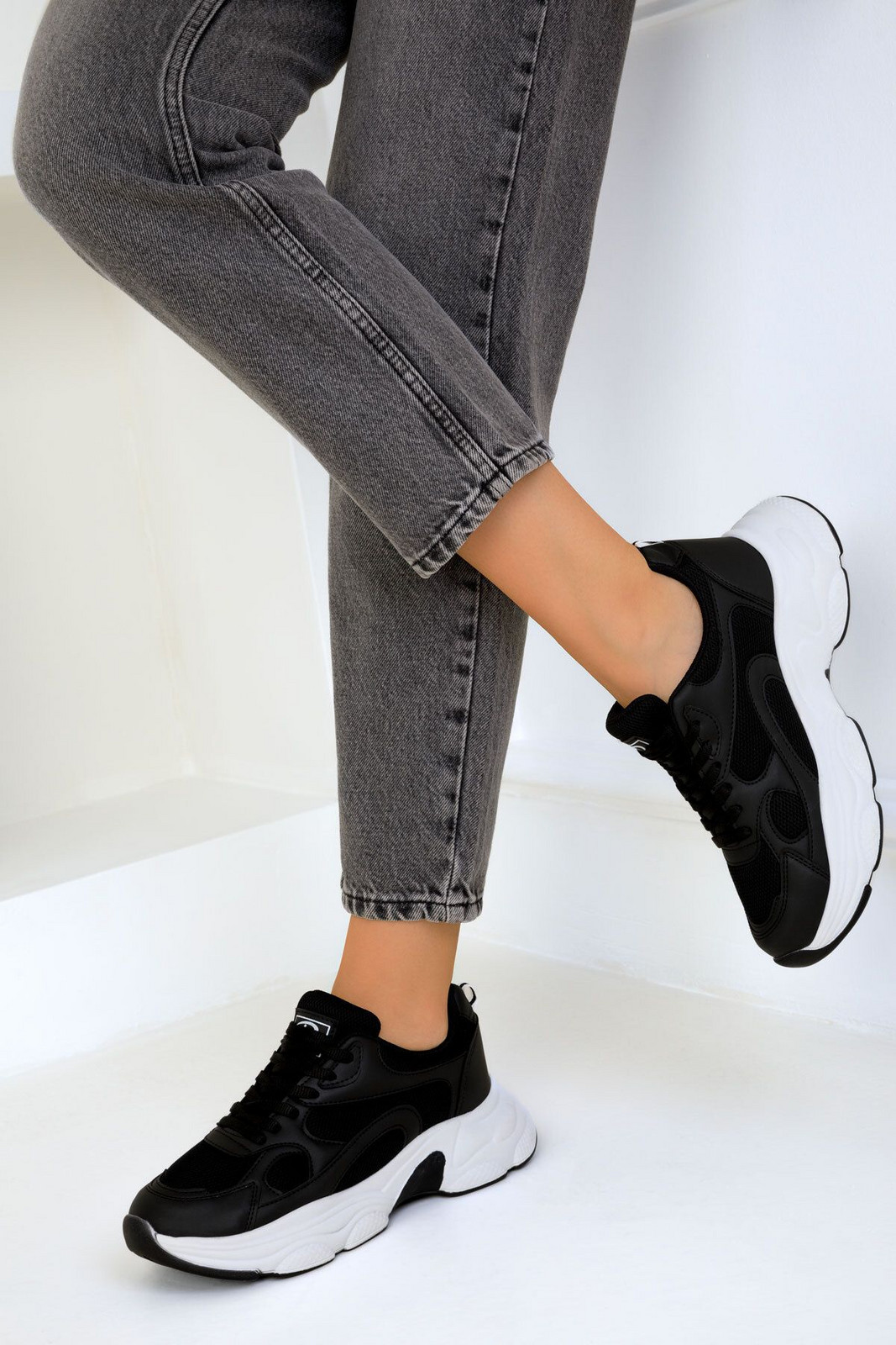 Soho Black and White Women's Sneakers 19502