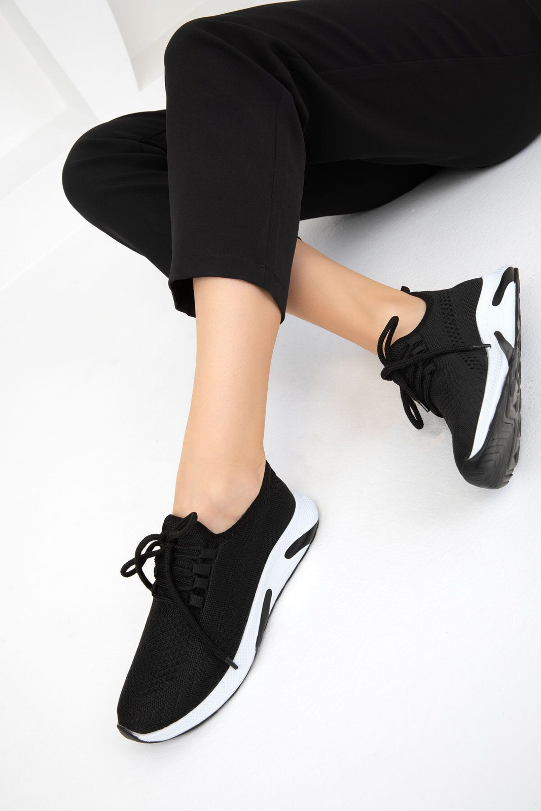 Soho Black Women's Sneakers 19708