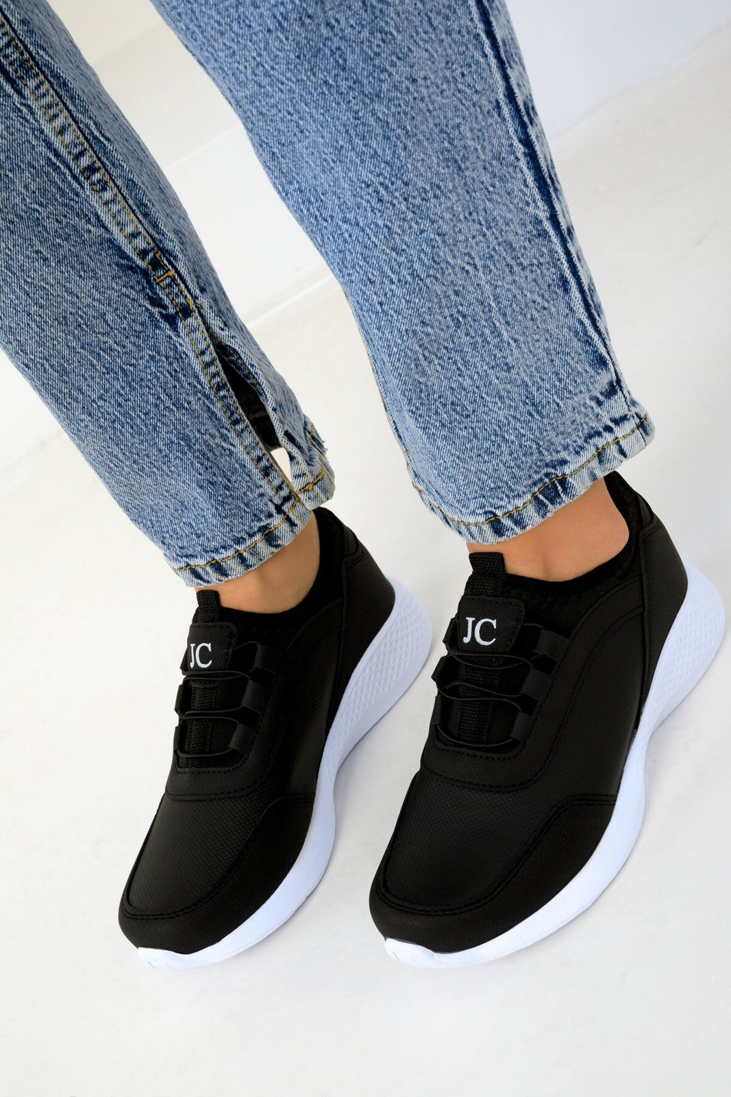 Soho Black Women's Sneakers 19594
