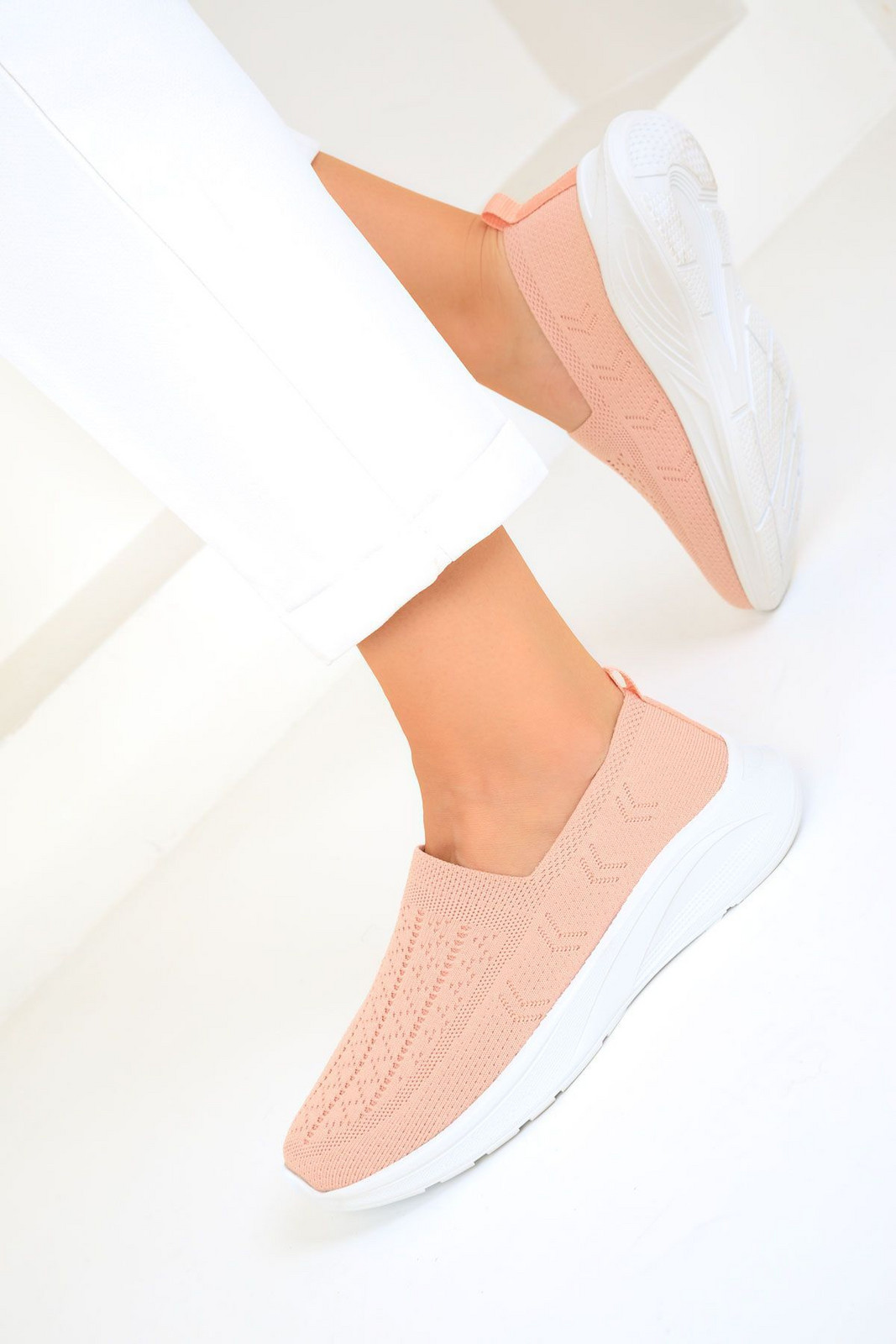 Soho Women's Powder Sneakers 19448