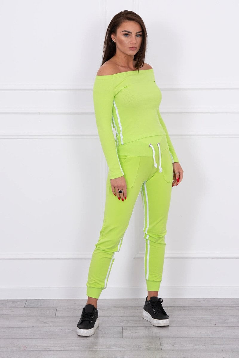 Set with double green stripe