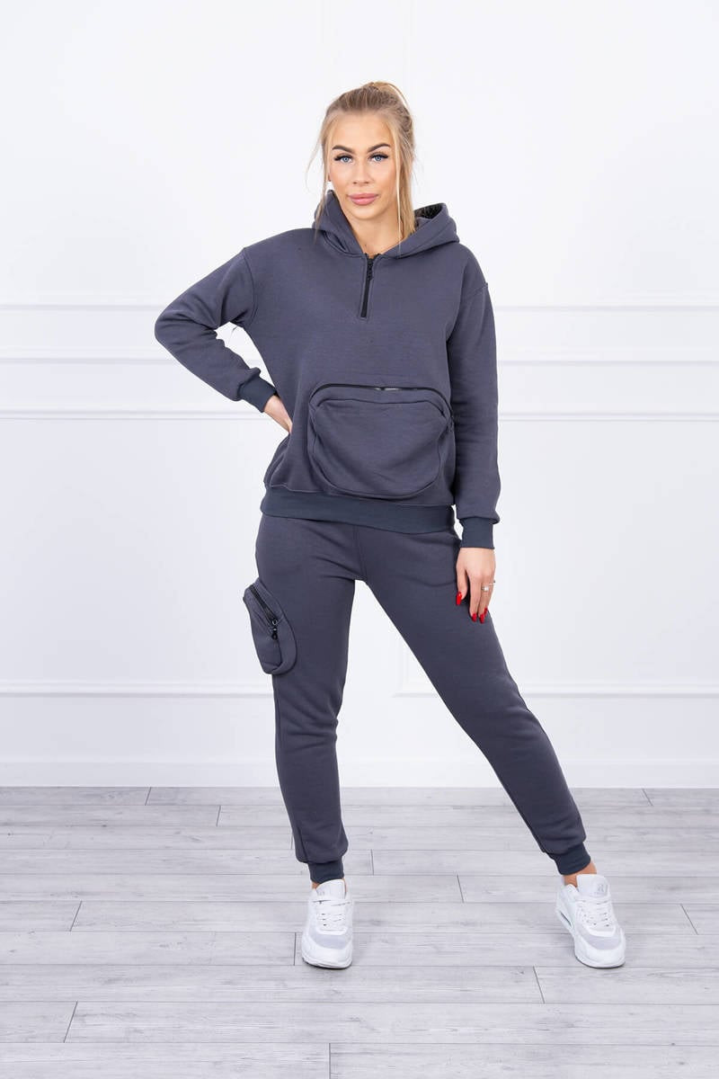 Insulated set with decorative pocket made of graphite