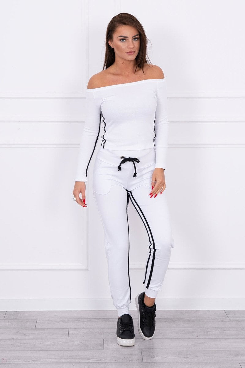 Set with double white stripe