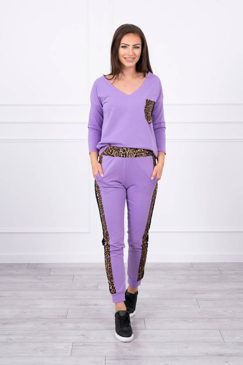 Set with a panther motif purple