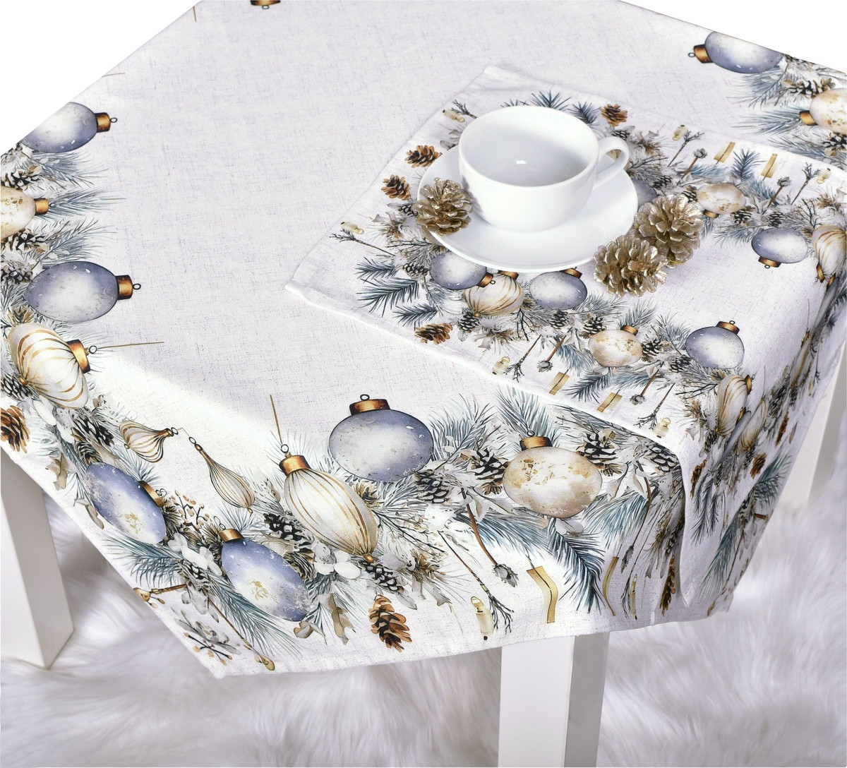 obrus vianočný, Vetvičky a ozdoby