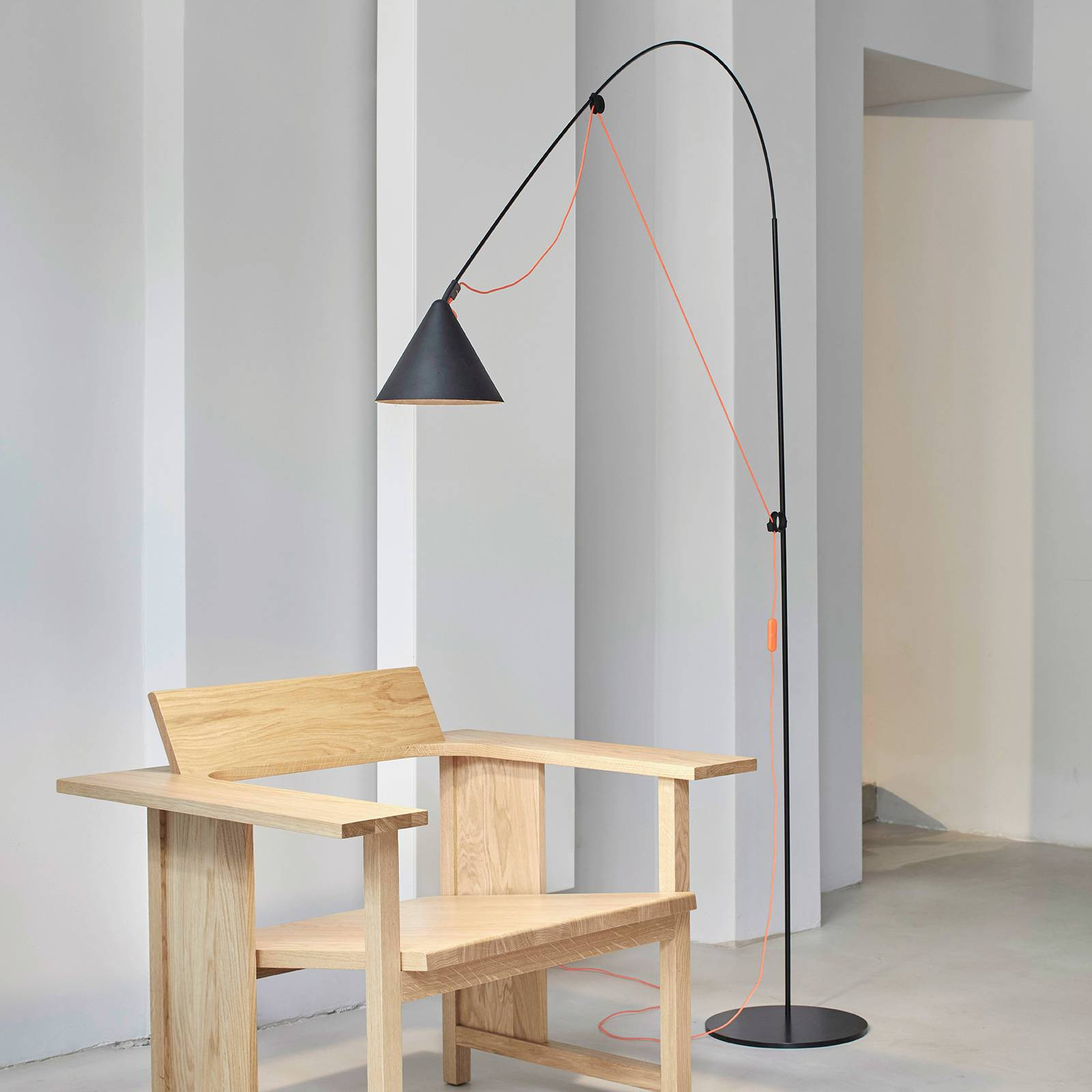 midgard LED stojacia lampa AYNO L, čierna/oranžová 4000 K 166 cm