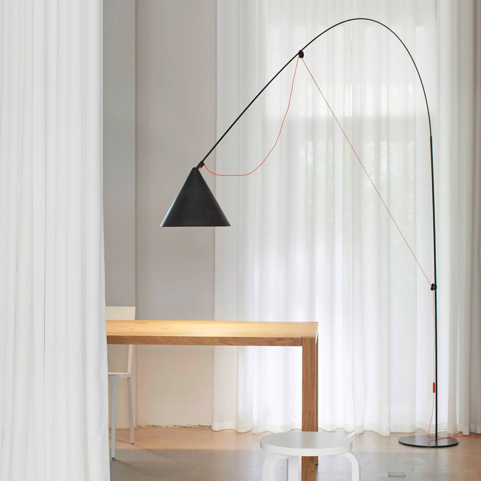 midgard LED stojacia lampa AYNO XL, čierna/oranžová 2 700 K 290 cm