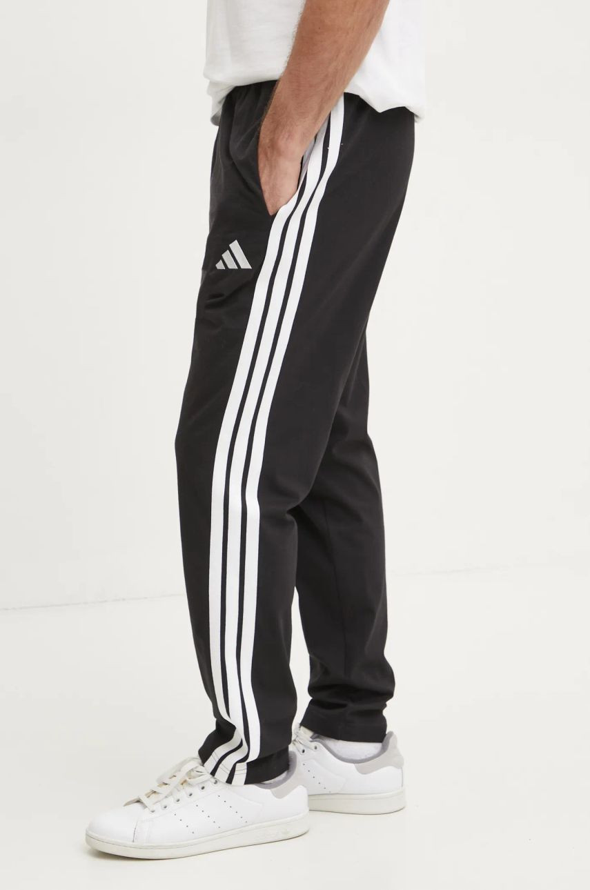Tepláky adidas Essentials čierna farba, s nášivkou, JE6430