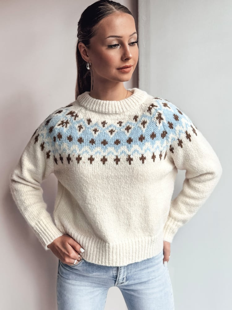 Sweter damski one size SKADOVA jasnobeżowy Dstreet