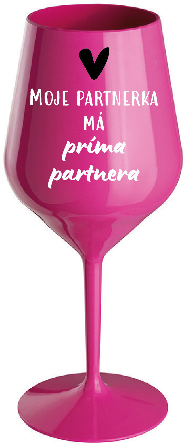 MOJE PARTNERKA MÁ PRÍMA PARTNERA - růžová nerozbitná sklenice na víno 470 ml