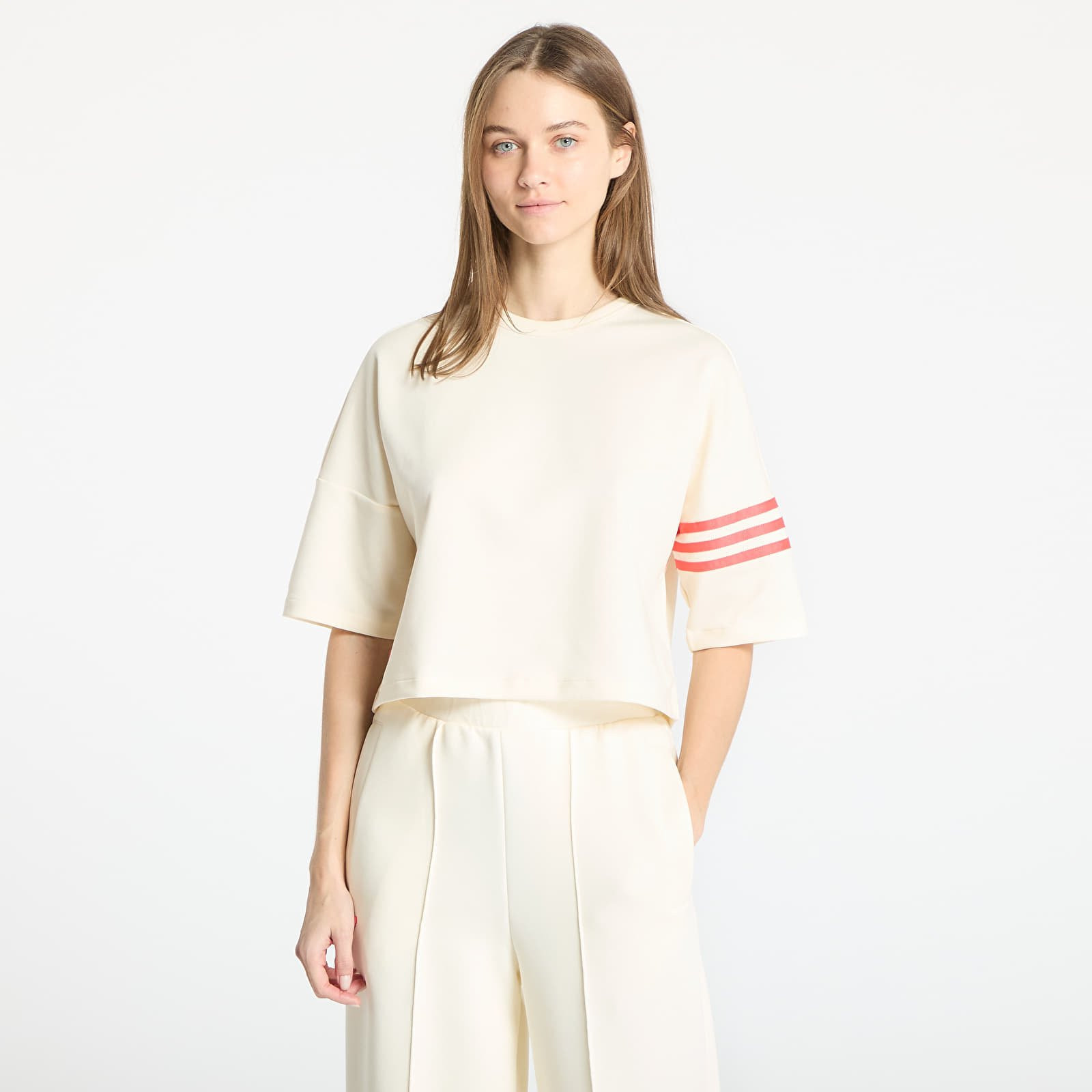 Tričko adidas Neuclassics Short Sleeve T-Shirt Cream White/ Real Coral XS