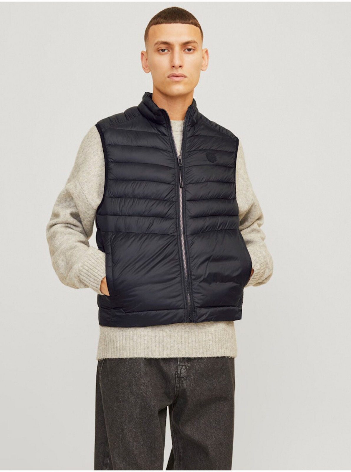 Čierna pánska prešívaná vesta Jack & Jones Sprint