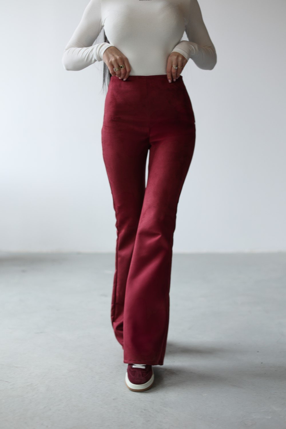 Dámske bordové zvonové semišové nohavice s vysokým elastickým pásom Ola Voga - XS