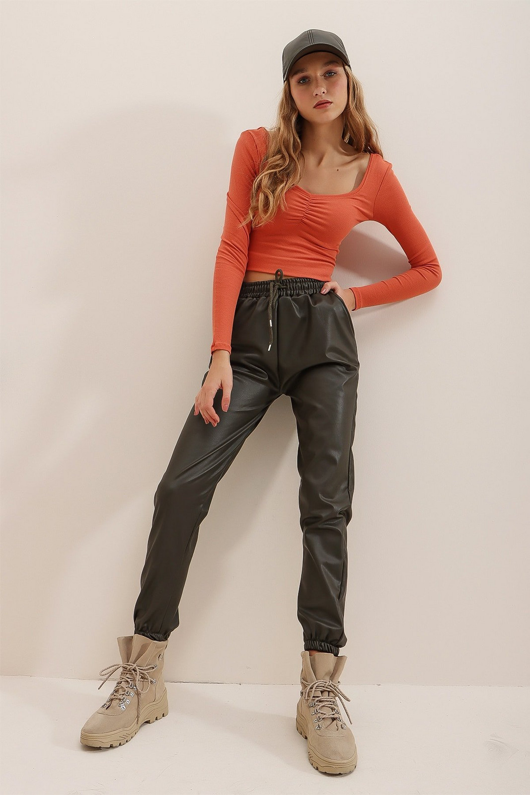 Trend Alaçatı Stili Women's Khaki Double Pocket Waist and Wrist Elastic Casual Faux Leather Trousers
