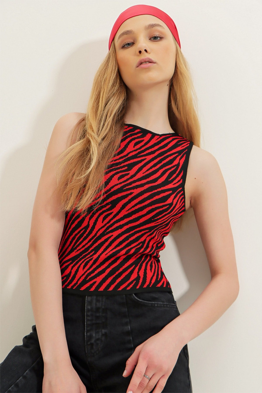 Trend Alaçatı Stili Women's Red Zero Sleeve Zebra Patterned Knitted Blouse