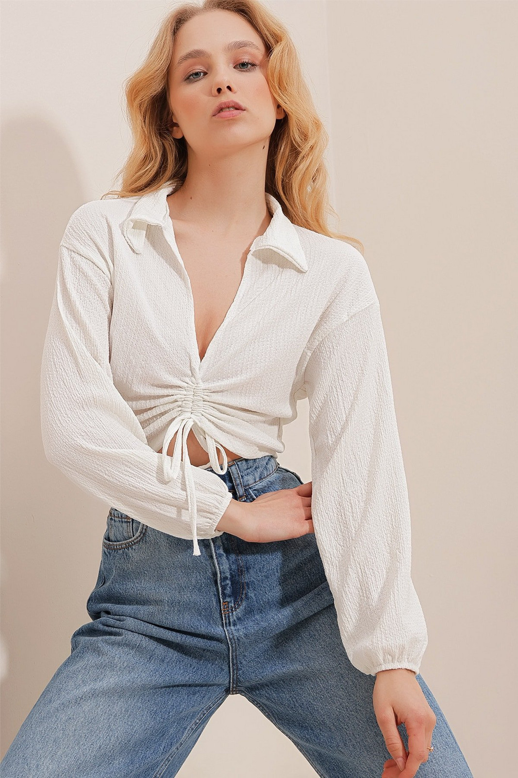 Trend Alaçatı Stili Women's White Polo Neck Front Gathered Long Sleeve Crop Knitted Blouse