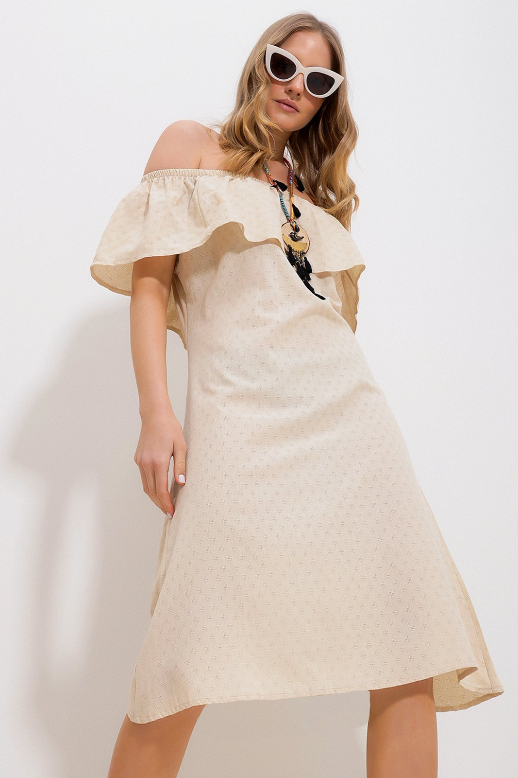 Trend Alaçatı Stili Women's Ecru Madonna Collar Self Patterned Woven Dress