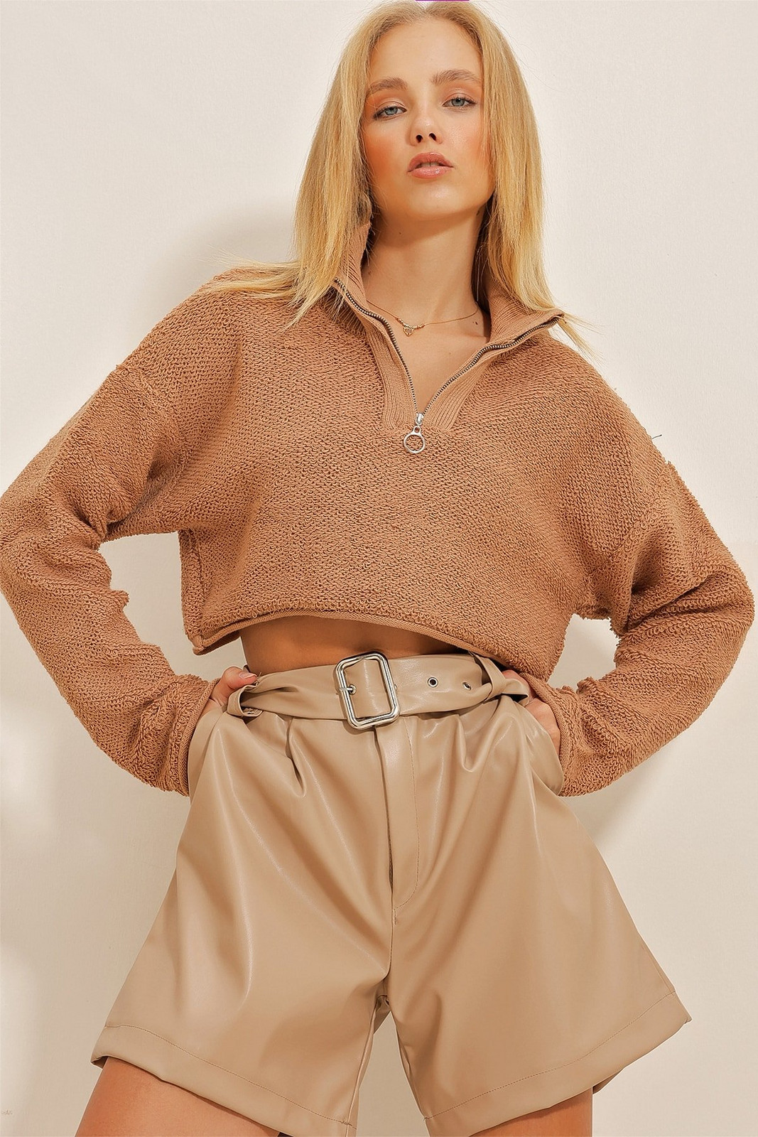 Trend Alaçatı Stili Women's Camel Zipper Crop Knitwear Sweater