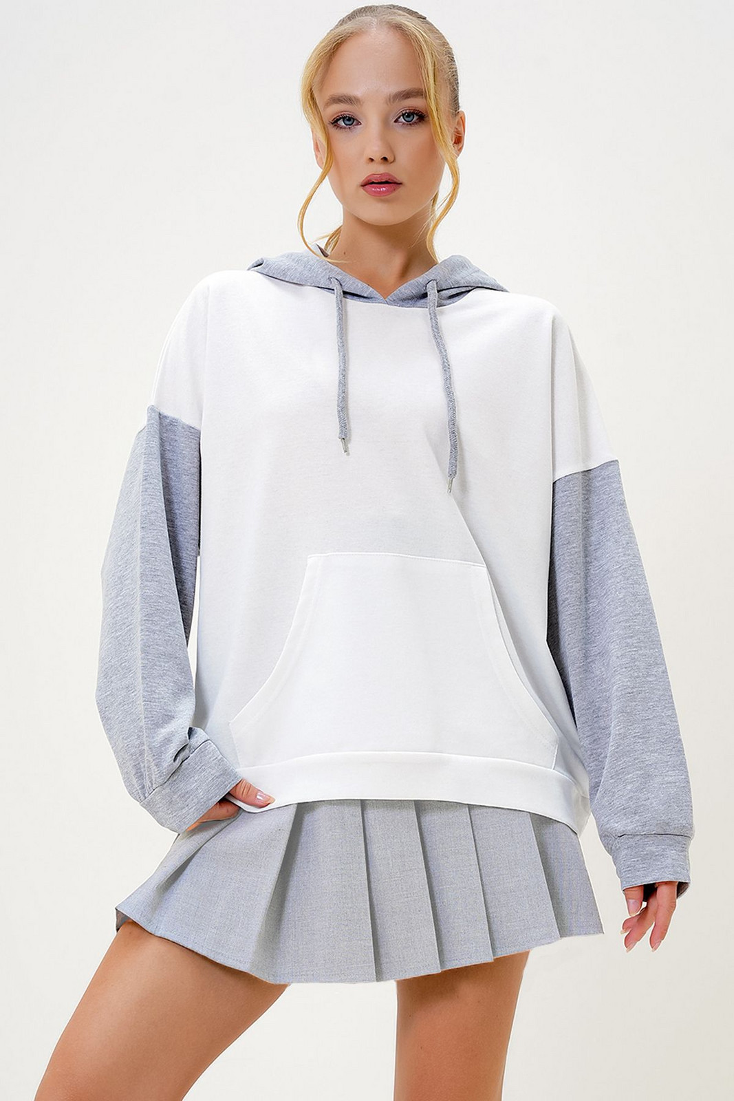 Trend Alaçatı Stili Women's Ecru Brandy Color Block Oversized Hoodie / Sweatshirt