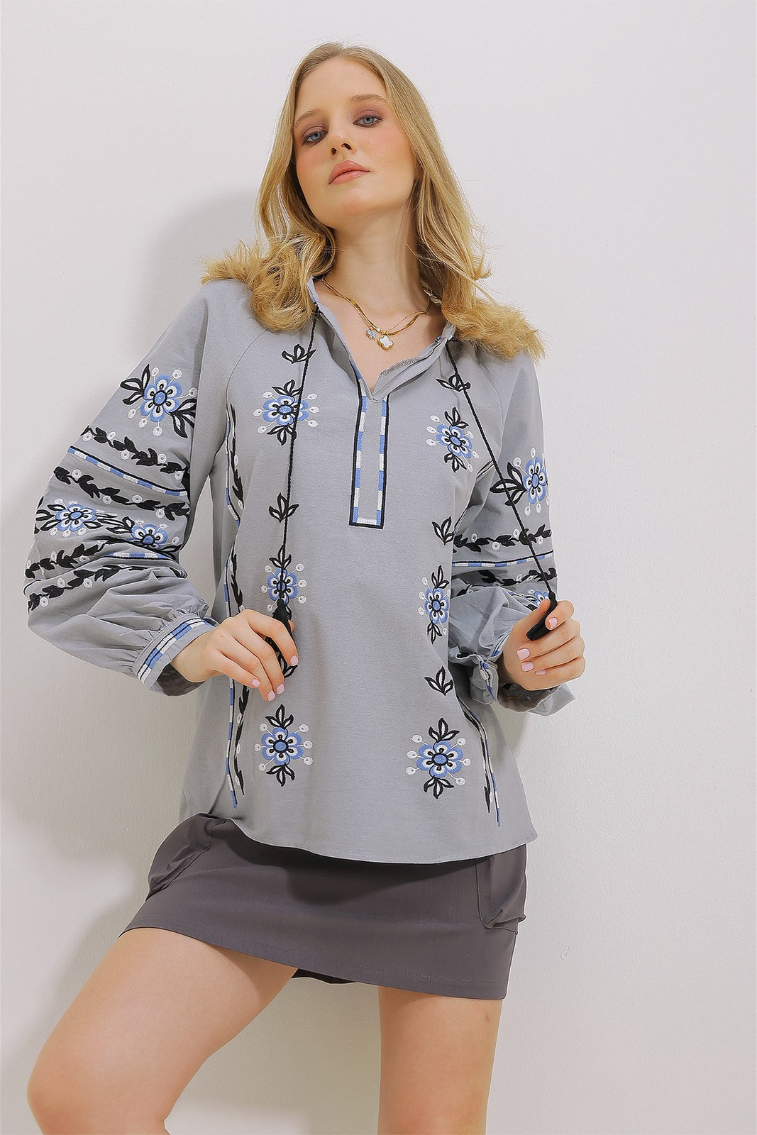 Trend Alaçatı Stili Women's Gray Crew Neck Embroidered Tasseled Cotton Linen Woven Blouse