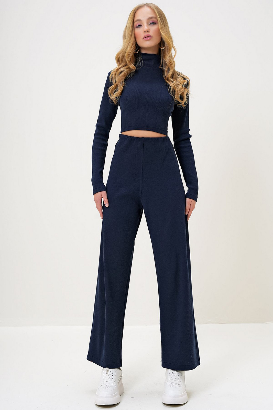 Trend Alaçatı Stili Women's Navy Blue Stand Collar Camisole Crop Blouse and Trouser Set